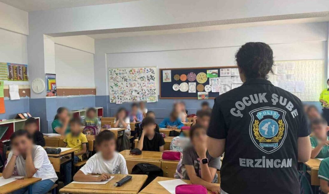 Erzincan’da polis ekiplerince, kent merkezinde bulunan okullarda kişisel güvenlik ve