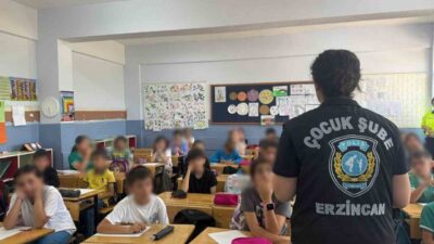 Erzincan’da polis ekiplerince, kent merkezinde bulunan okullarda kişisel güvenlik ve
