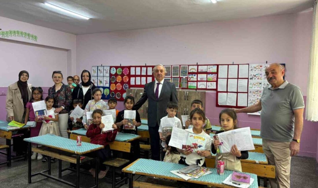 Erzurum Kalkınma Vakfı üyeleri karne gününde öğrencilerle beraber oldular. Dumlupınar