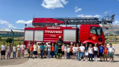 Erzincan Melikşah İlkokulu birinci sınıf öğrencileri öğretmenleri nezaretinde, Erzincan Belediyesi