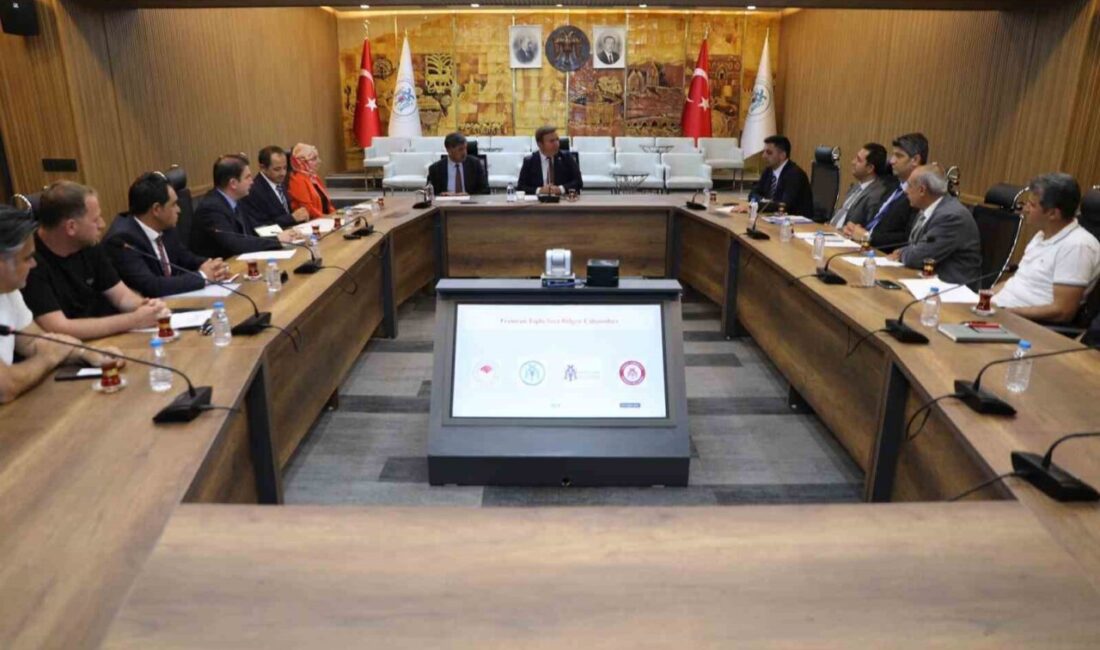 Erzincan Valisi Hamza Aydoğdu başkanlığında, Belediye Başkanı Bekir Aksun, vali