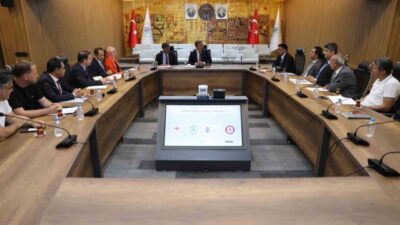 Erzincan Valisi Hamza Aydoğdu başkanlığında, Belediye Başkanı Bekir Aksun, vali