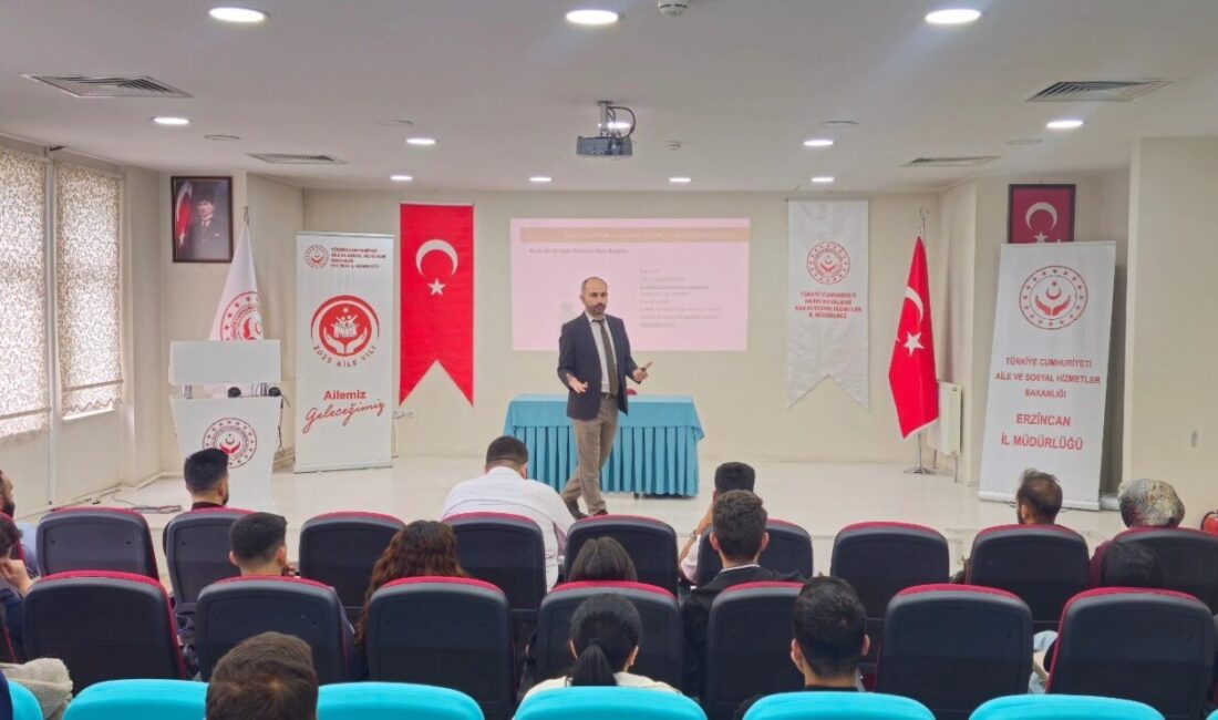 Erzincan’da “Evlenecek Gençlerin Desteklenmesi Projesi ” kapsamında evlilik kredisine başvuran