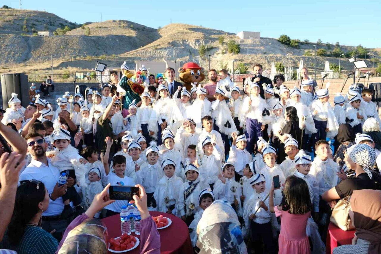 Erzincan Belediyesi’nin geleneksel hale getirdiği Toplu Sünnet Şöleni bu yılda