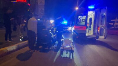 Erzincan’da ıslak zeminde motosikleti kaydırıp deviren sürücü yaralandı. Kaza, gece