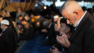 Erzincan’da Kurban Bayramı dolayısıyla sabahın erken saatlerinden itibaren camilere akın