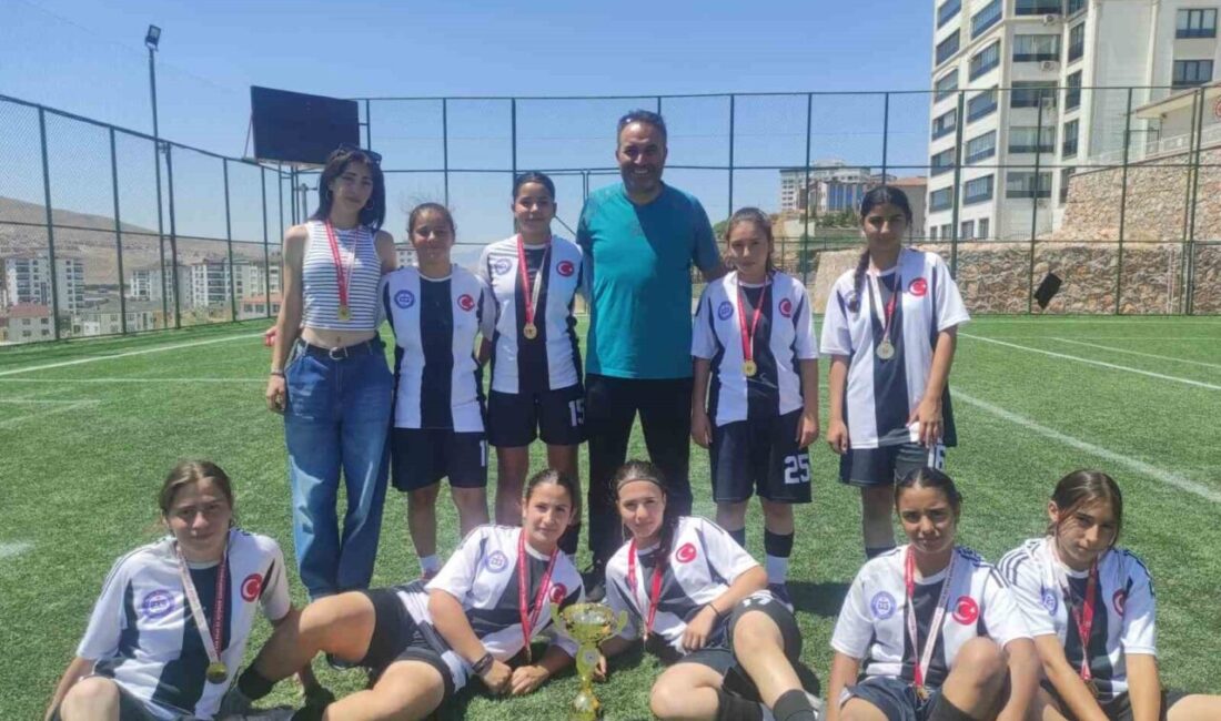 Erzincan’ın Gençler Gücü Spor Kulübü Kız Futbol Takımı, Elazığ’da düzenlenen