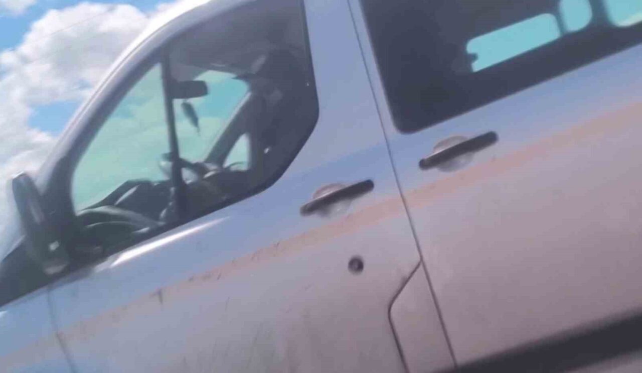 Erzurum-Artvin karayolunda araç kamerasına yansıyan görüntüler, trafikte yaşanan tehlikeyi bir