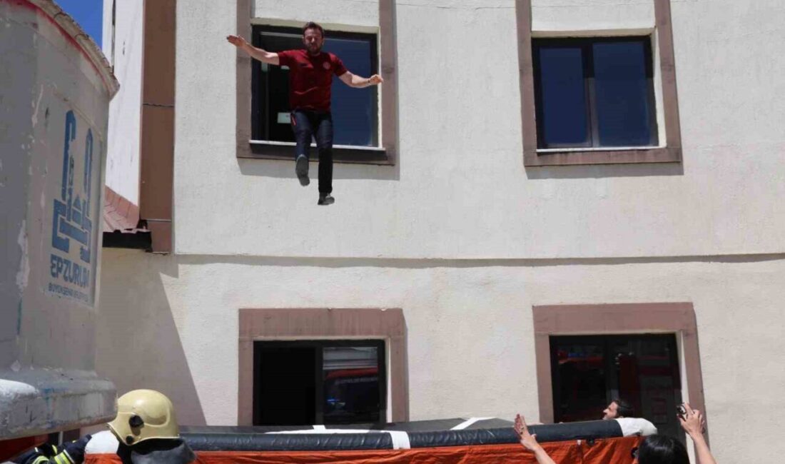 Erzurum Büyükşehir Belediyesi İtfaiye Daire Başkanlığı ekipleri olası bir yangındaki