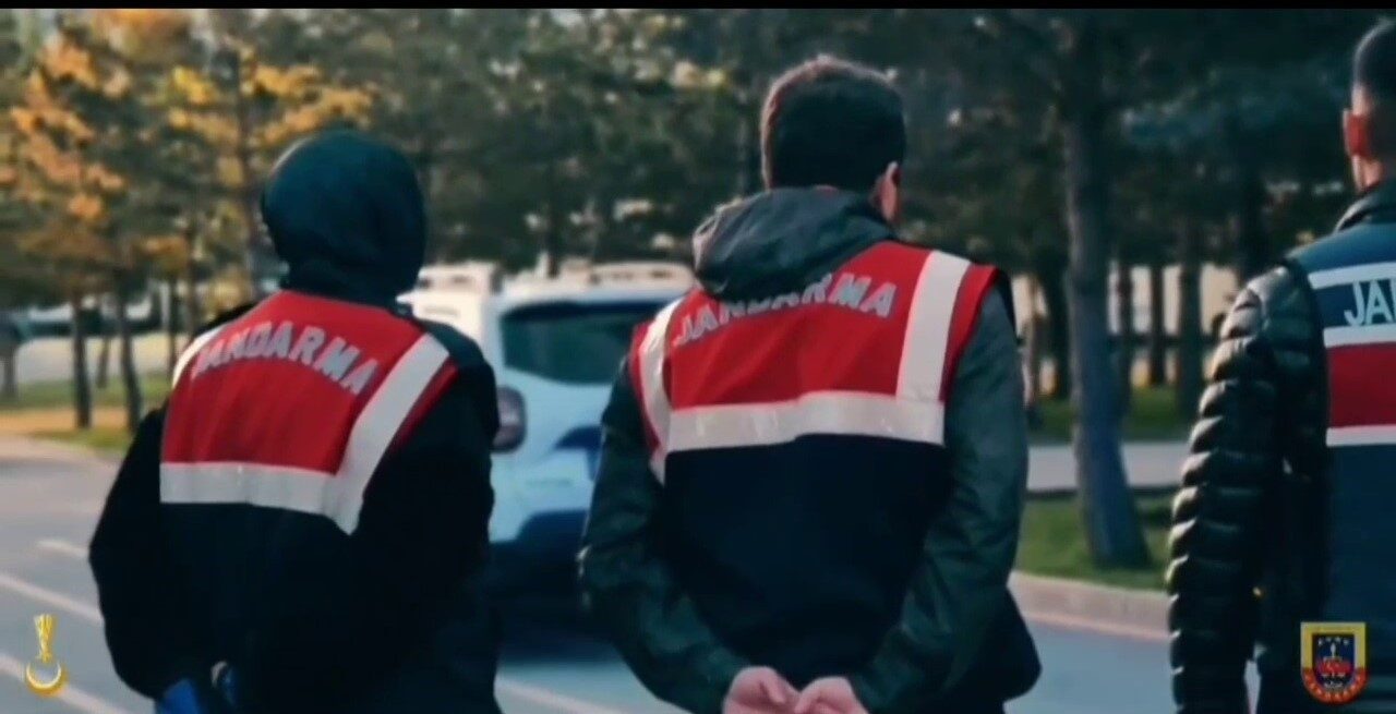 Erzurum merkezli siber dolandırıcılık operasyonunda 9 şüpheli yakalanarak gözaltına alındı.