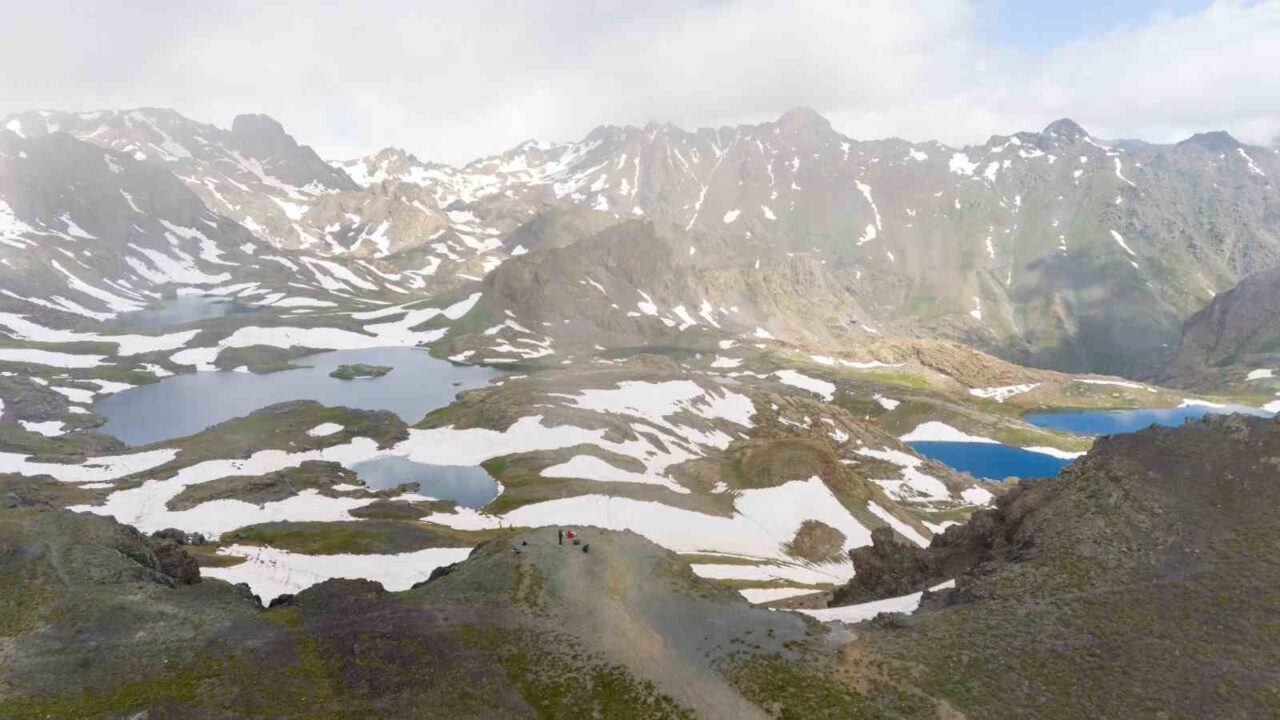 Erzurum’un İspir ilçesine bağlı Yedigöller bölgesi doğaseverlerin uğrak mekanı oldu.