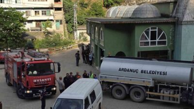 Artvin’in merkez ilçesine bağlı Ortaköy köyünde 3 katlı bir evde