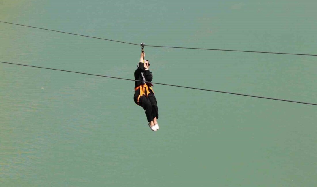 Dünyanın ikinci büyük kanyonu olan Karanlık Kanyon’da yapılan zipline ve
