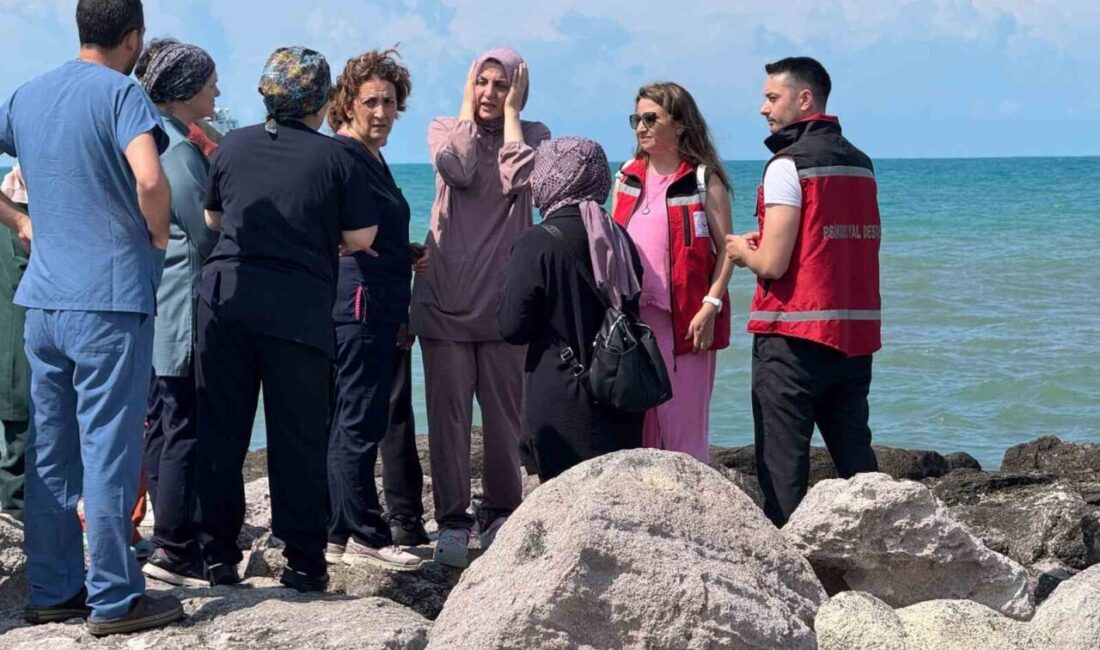 Giresun’da serinlemek için girdikleri denizde akıntıya kapılan baba kurtarılırken, oğlunun