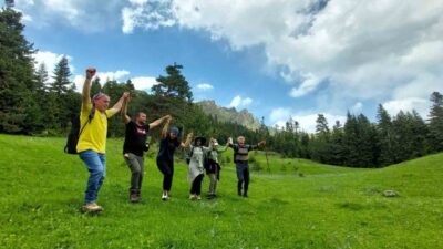 Gümüşhane’de bahar mevsimiyle birlikte renk cümbüşüne dönen yüksek rakımlı yaylalar,