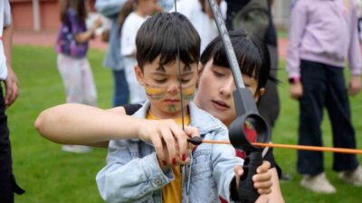 Gümüşhane’de çocuklar için düzenlenen Gençlik Spor Festivali, çocukların yanında aileleri