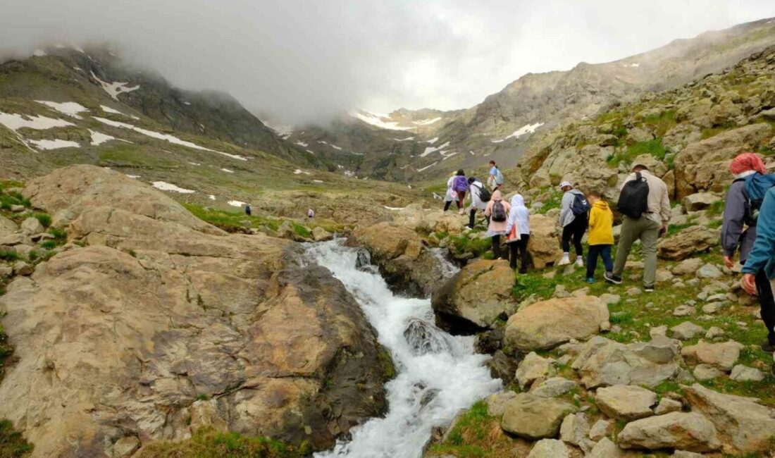 Gümüşhane’nin 20’den fazla buzul gölüne ev sahipliği yapan Artabel Gölleri