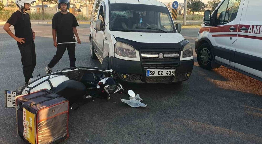 Kocaeli’nin Çayırova ilçesinde hafif ticari araç ile çarpışan motosikletin sürücüsü