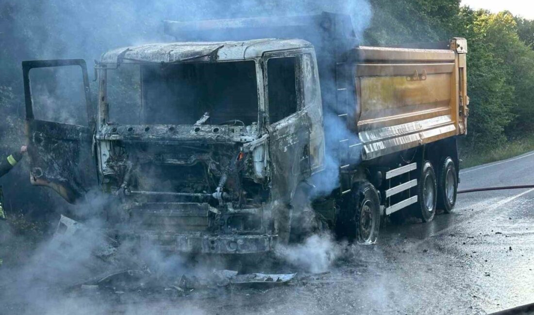 Kocaeli’nin Körfez ilçesinde alev alev yanan hafriyat kamyonu kullanılamaz hale