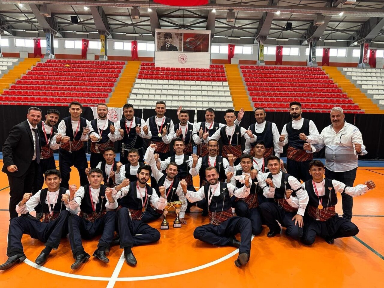 Kars’ta düzenlenen Kulüpler Arası Halk Oyunları Bölge Yarışması’nda Erzincangücü Spor