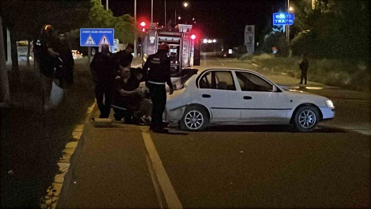 Sivas’ta havalimanı kavşağında meydana gelen trafik kazasında 5 kişi yaralandı.