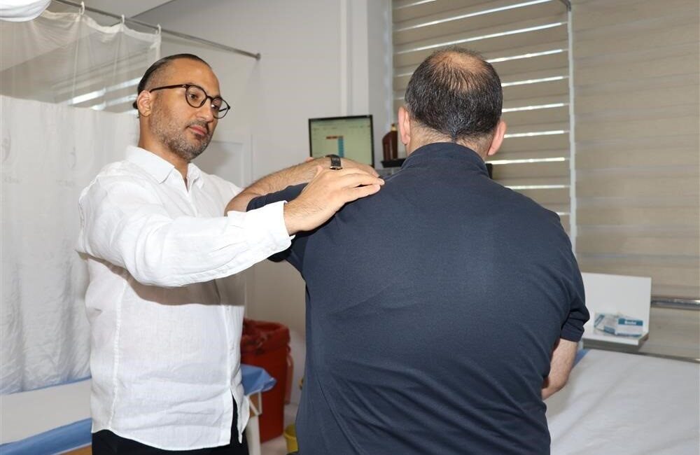 Algoloji Uzmanı Doç. Dr. Erkan Özduran, miyofasiyal ağrı sendromunun tedavisinde