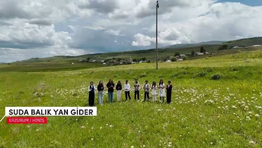 Erzurum’un Hınıs ilçesinde Yatılı Bölge Ortaokulu öğrencileri öğretmenleri ve çalışanları