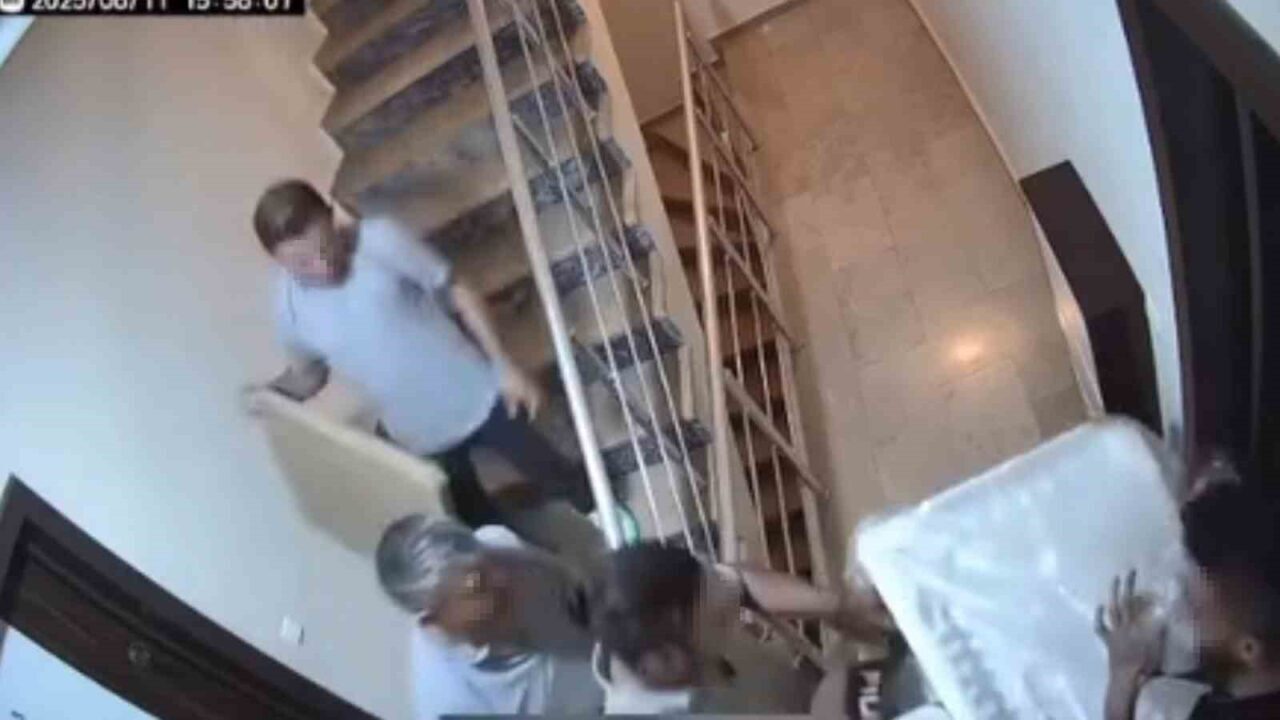 Kocaeli’de beyaz eşya teslim ettikleri binadan “Hoşuma gitti” diyerek terlik