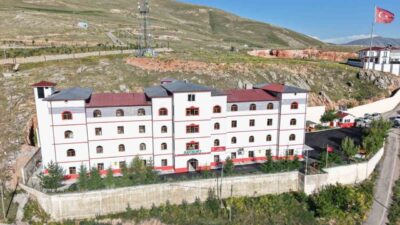 Bayburt Valisi Mustafa Eldivan, tadilat ve onarım çalışmaları tamamlanan Bayburt