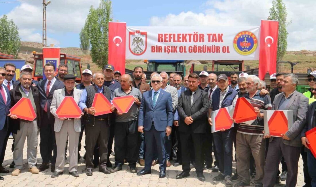 Sivas İl Jandarma Komutanlığı, artan traktör kazalarını önlemek amacıyla çiftçilere