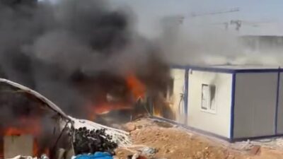 Malatya’da bir inşaat şantiyesindeki konteynerde çıkan yangın büyümeden kontrol altına