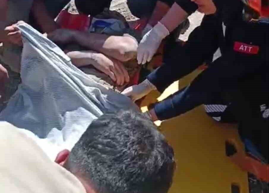 Gümüşhane’de dere ıslahı çalışması sırasında iş makinesinin elektrik tellerine temas