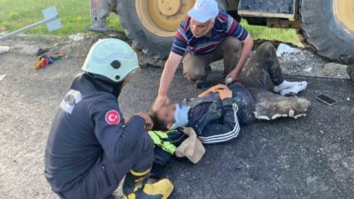 Erzurum’un Aşkale ilçesinde geri manevra yapan kamyonun çarptığı park halindeki