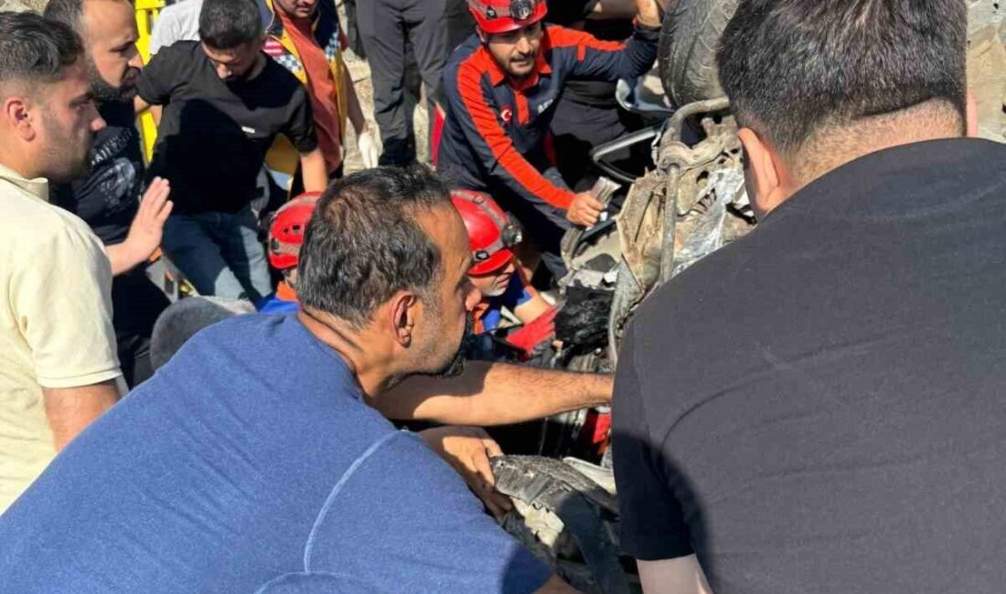 Tunceli’de sürücüsünün direksiyon hakimiyetini kaybettiği araç istinat duvarına çarptı. Kazada