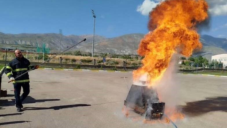 Erzincan’da kamu kurum ve kuruşlarda görev yapan personellere yangın söndürme