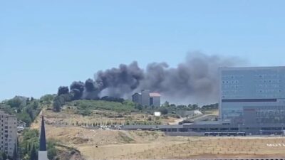 Kocaeli’nin İzmit ilçesinde ağaçlık alanda çıkan yangın paniğe neden oldu.