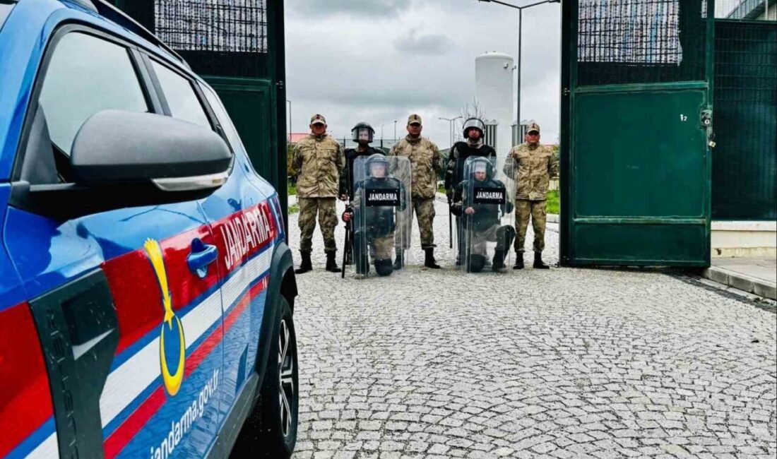 Jandarma ekiplerince 53 düzensiz göçmen yakalandı Erzurum İl Jandarma Komutanlığınca son bir ay içerisinde göçmen kaçakçılığı