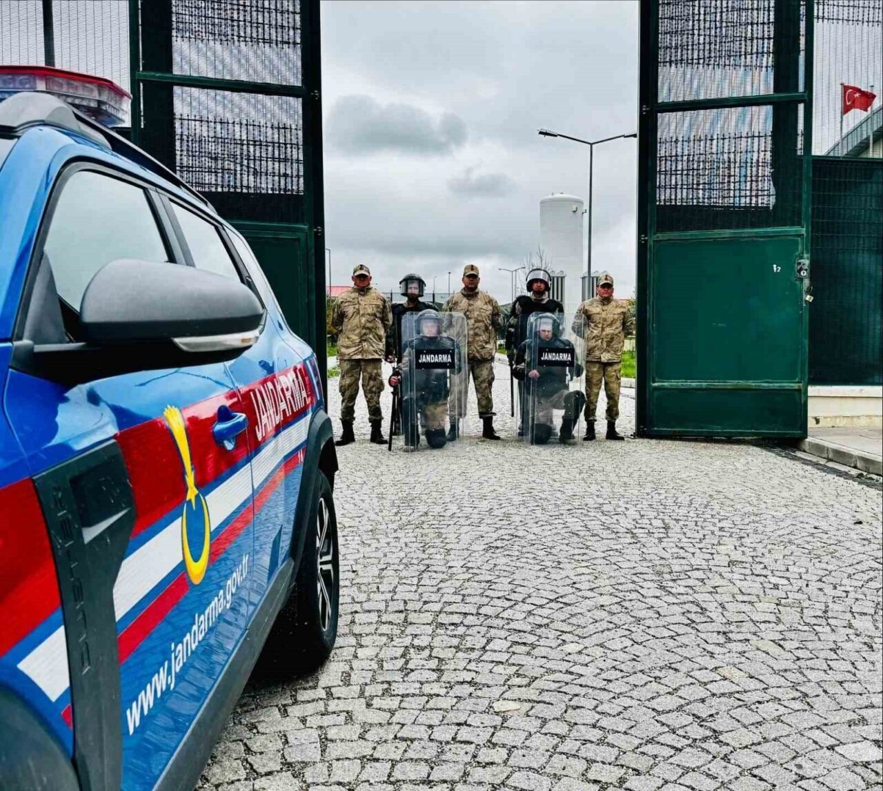 Erzurum’da jandarma ekipleri göçmen kaçakçılığı ve düzensiz göçle mücadele çalışmalarını