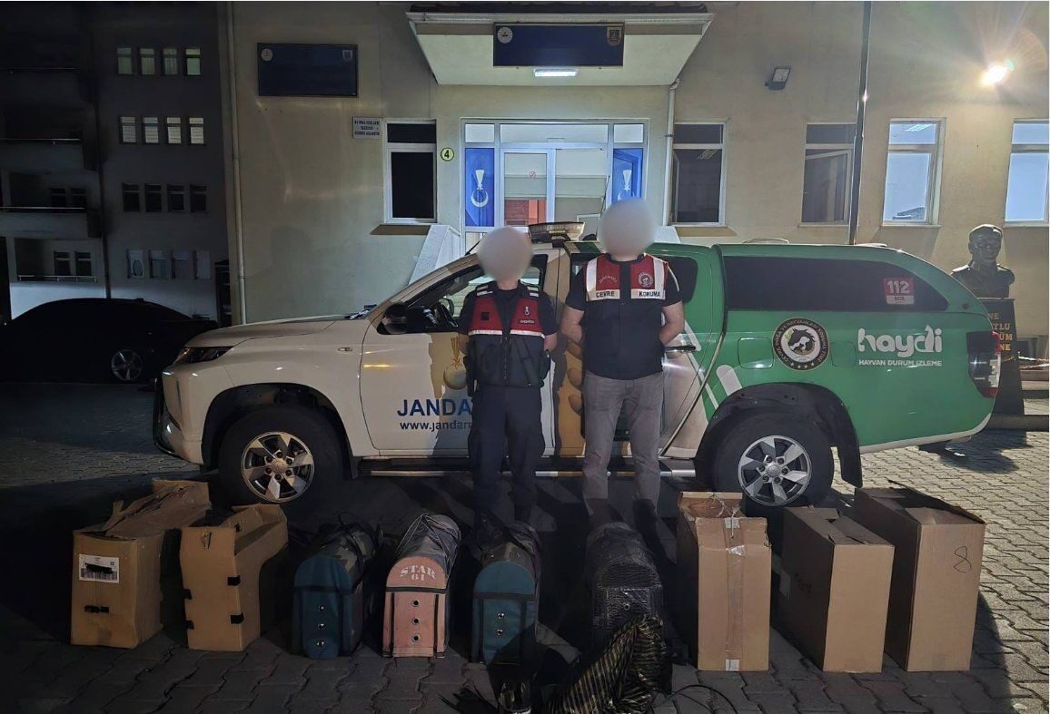 Trabzon’un Akçaabat ilçesinde horoz dövüşü yaptırdıkları tespit edilen 4 kişi