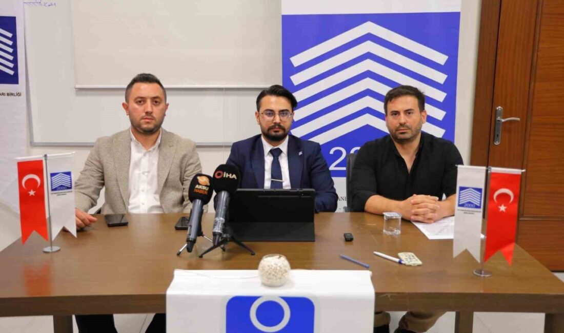 Kahramanmaraş’ta görev yapan bir yapı denetim firması yetkilisi ve mühendisi,