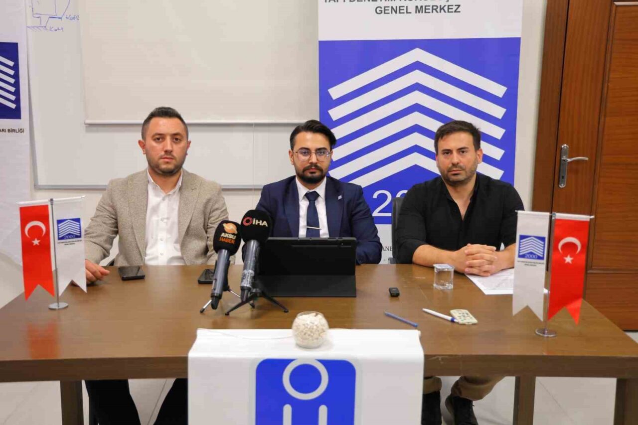 Kahramanmaraş’ta görev yapan bir yapı denetim firması yetkilisi ve mühendisi,