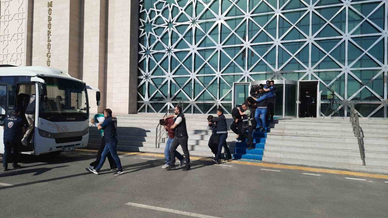 Sosyal medya üzerinden sahte ‘fenomen’ adı altında yüksek takipçili onlarca