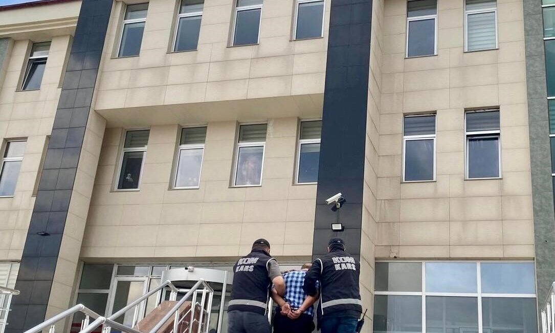 Kars’ta 15 yıl kesinleşmiş hapis cezası bulunan 1 kişi polis