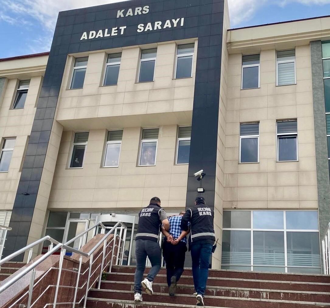 Kars’ta 15 yıl kesinleşmiş hapis cezası bulunan 1 kişi polis