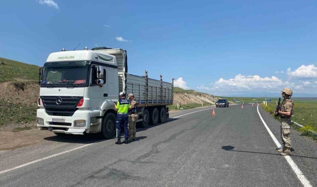 Kars’ta, “Düzensiz Göçle Mücadeleye Yönelik Huzur ve Güvenlik Uygulaması” yapıldı.