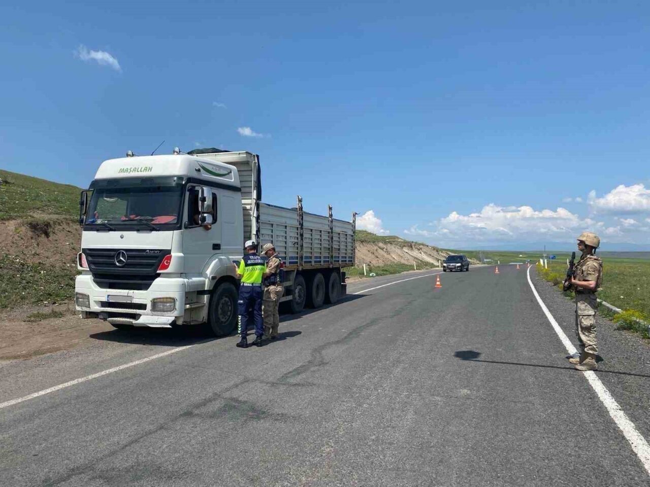 Kars’ta, “Düzensiz Göçle Mücadeleye Yönelik Huzur ve Güvenlik Uygulaması” yapıldı.