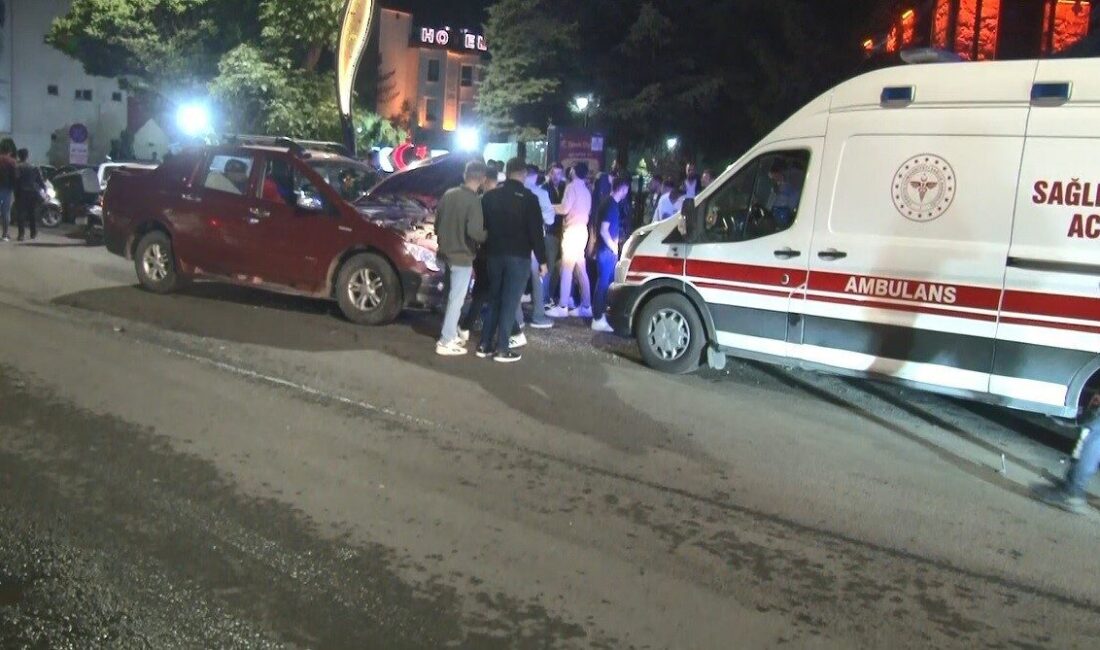 Kars’ta 4 aracın karıştığı zincirleme trafik kazasında 4 kişi yaralandı.