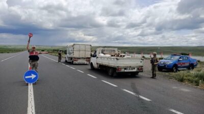 Kars’ta 67 ekip, 289 jandarmanın katılımıyla ‘Huzurlu Sokaklar Uygulaması’ yapıldı.