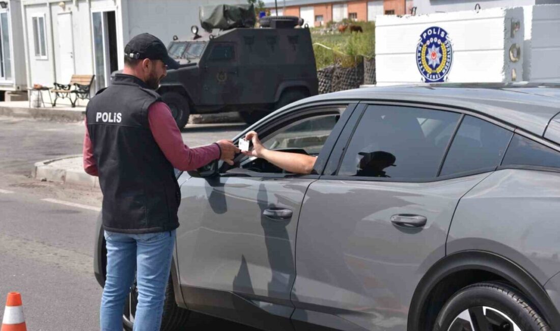 Kars’ta polis adeta göz açtırmıyor. Kent genelinde yapılan asayiş, trafik