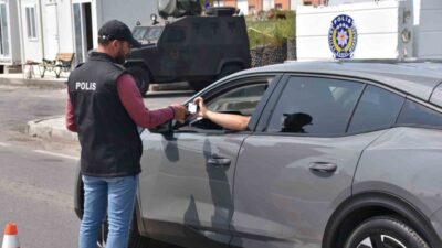 Kars’ta polis adeta göz açtırmıyor. Kent genelinde yapılan asayiş, trafik